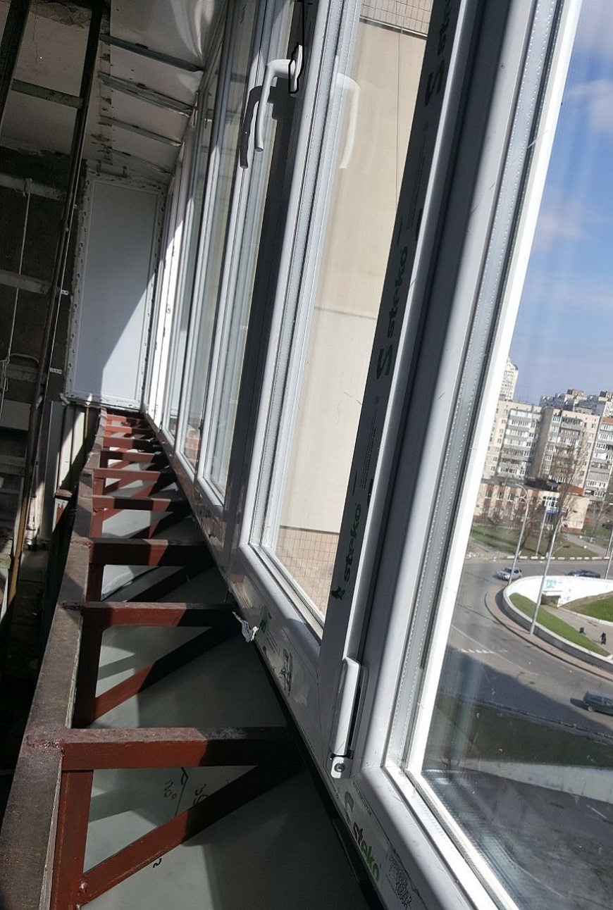 Расширение балкона по подоконнику